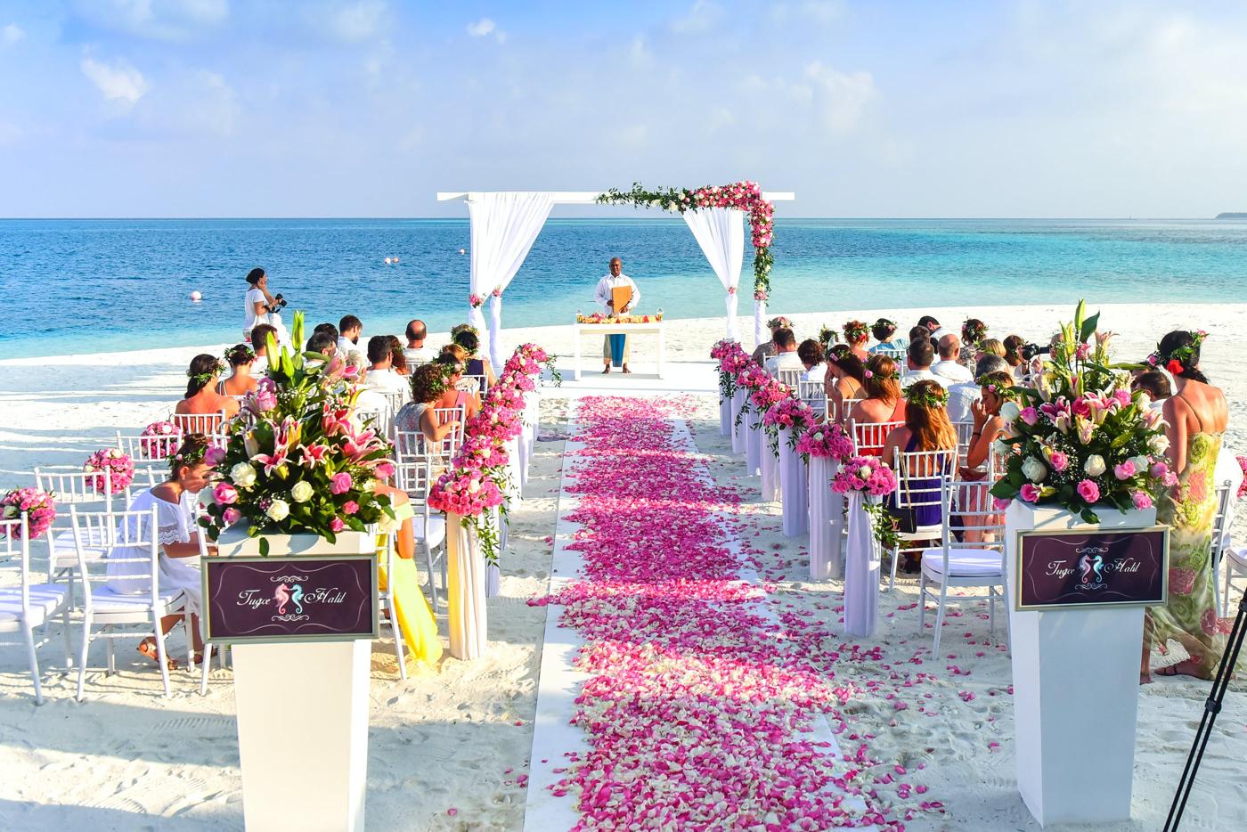 Jak wybrać idealne personalizowane dekoracje na swoje wesele
