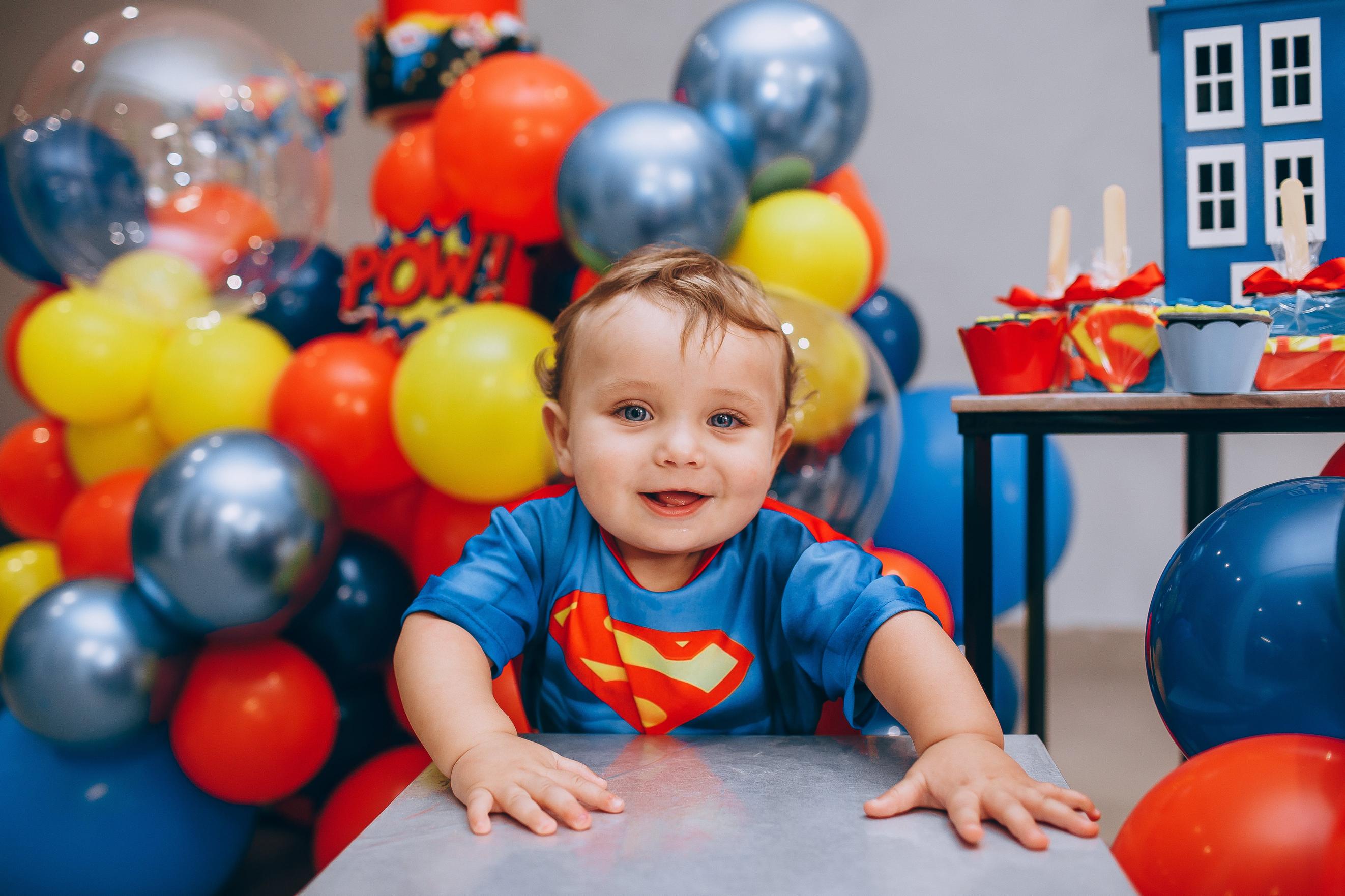 Dekoracje na urodziny superbohaterów – jak stworzyć niezapomniane przyjęcie dla małego fana marvela czy dc